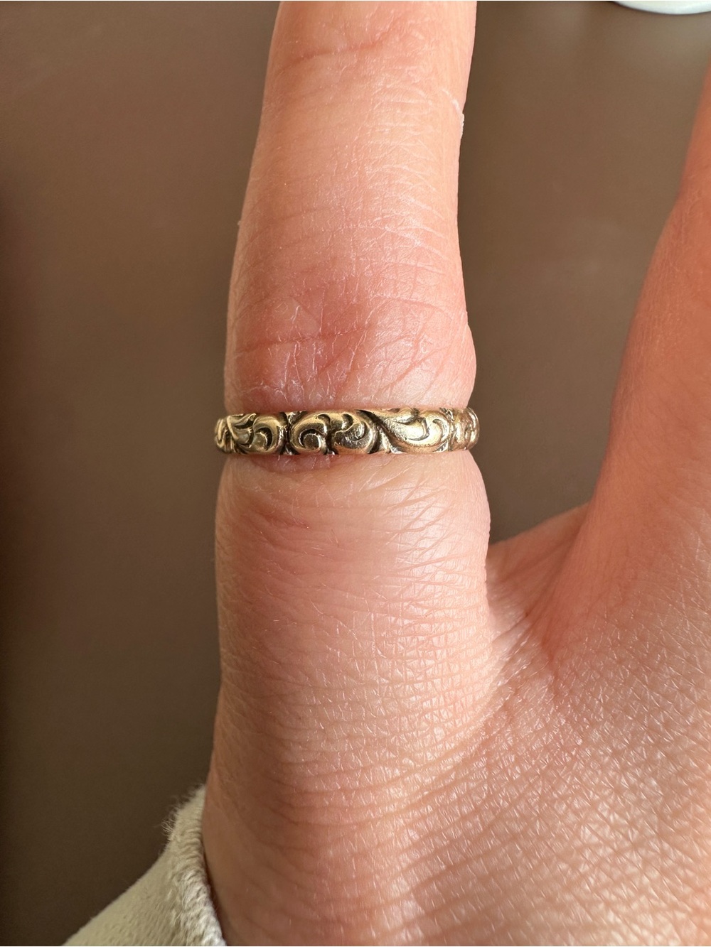 Antique 14k Gold Carved Scrollwork Ring - Picture 4 of 6